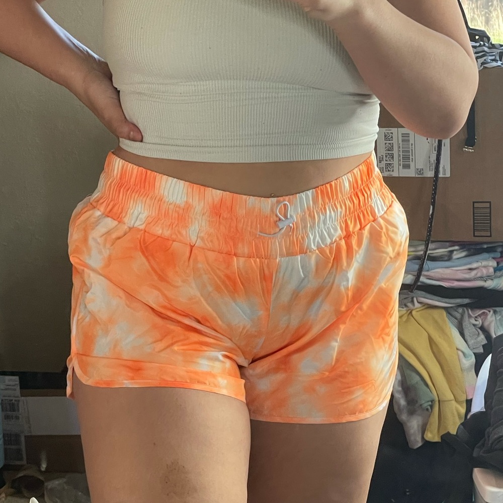 Orange and white tie dye running short